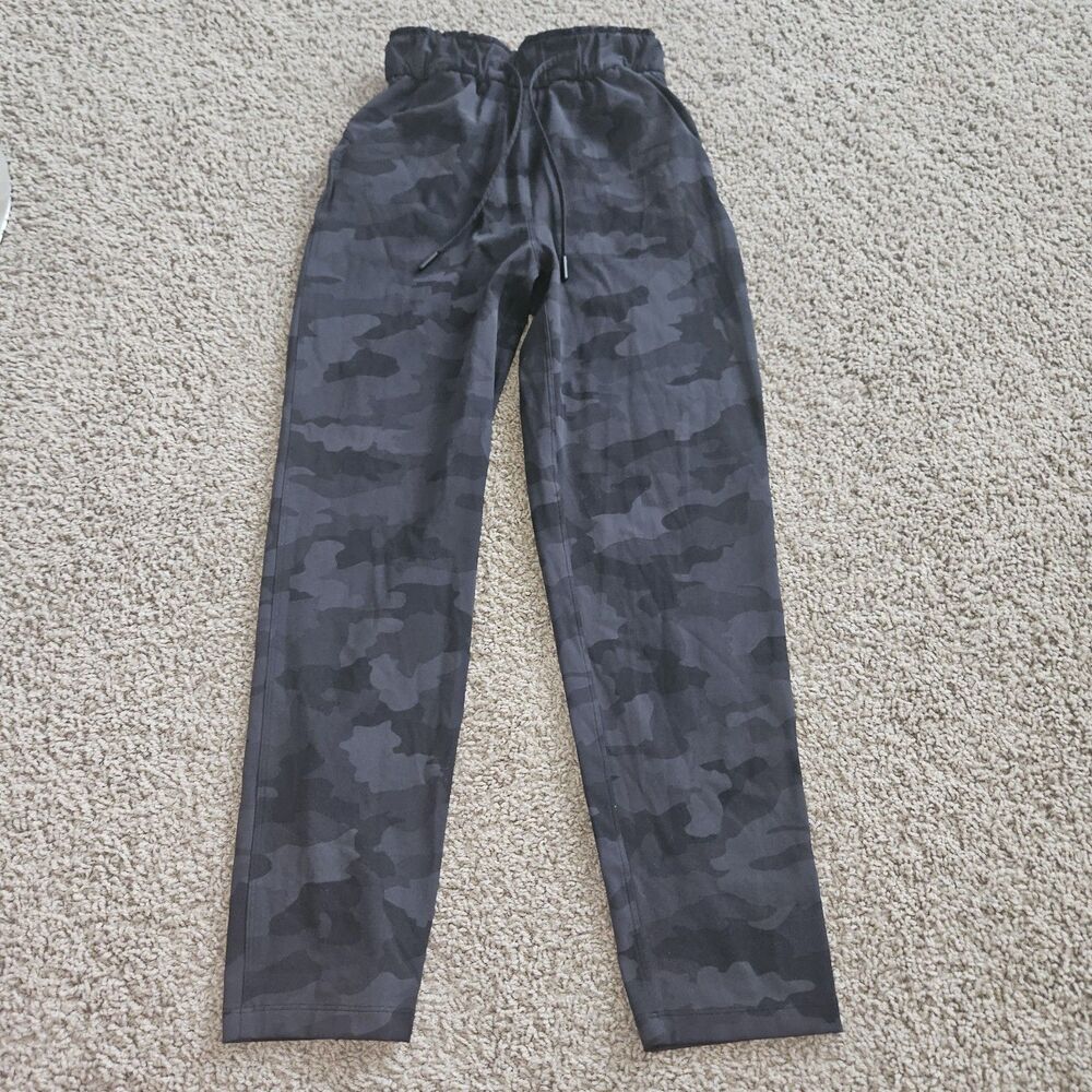 Lululemon Size  Keep Moving Pant 7/8 High-Rise Camo Black Relaxed Fit Drawstring